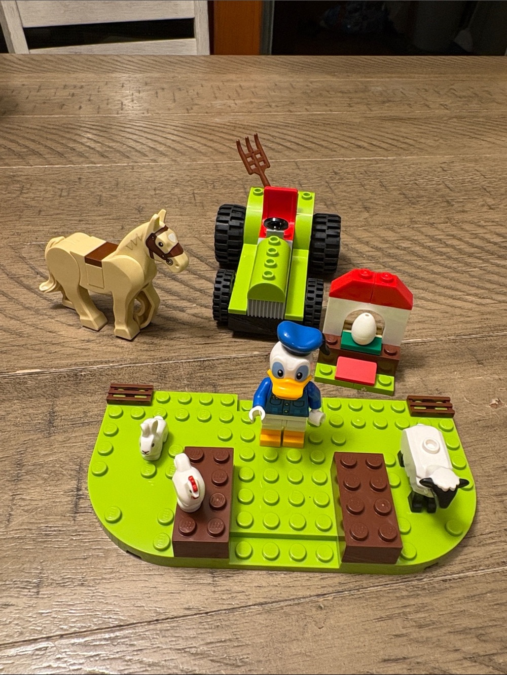 Donald Duck Farm Playset - Green and Red Kids Toy